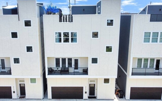 The Oasis Checkmate HTX Rooftop