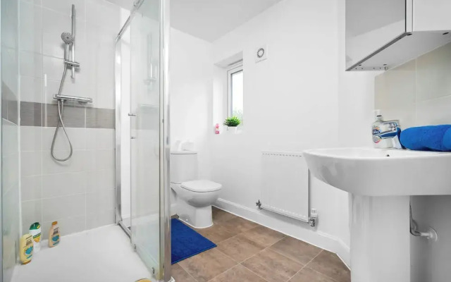 Spacious 4-bed House in Leicester/free Parking