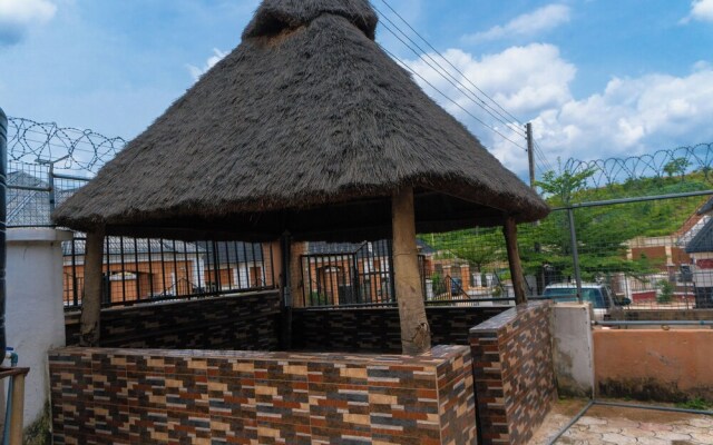 Charming 3-bed Apartment in Transe Ekulu Phase 6