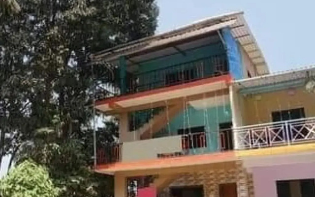 OYO HOME 83975 Trupti Sandesh's Raju Holiday Home