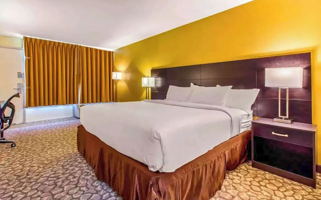 Ramada by Wyndham Santee I-95