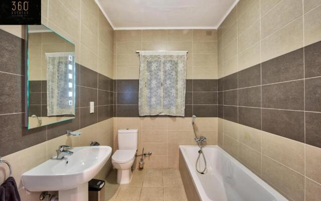 Sliema Seafront 3BR - opposite Beach - AC & Wifi by 360 Estates