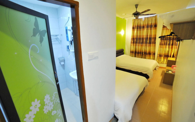 OYO 850 Gold Star Hotel