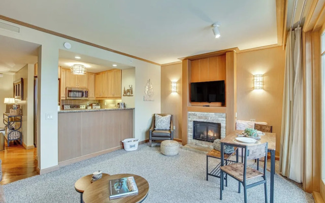Pet-friendly Cle Elum Condo - Hike, Ski & Relax!