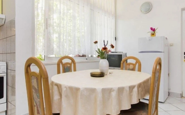 Vince - Free Parking - A1 Žuti