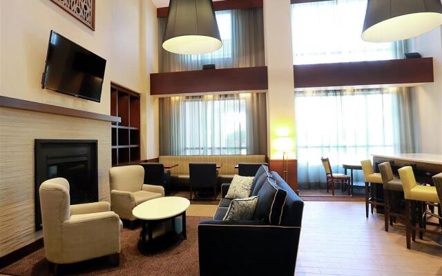 Hampton Inn & Suites by Hilton Laval