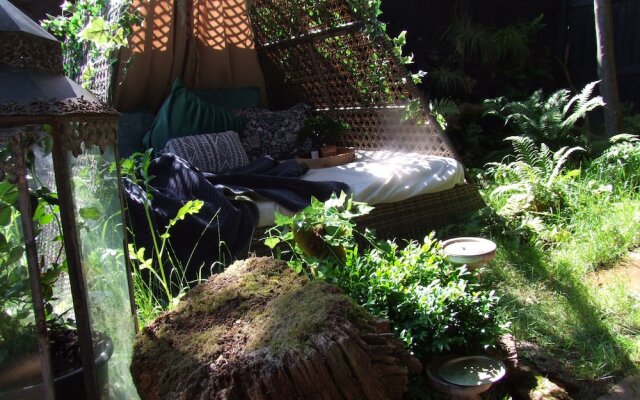 Romantic Lodge on Edge of Nature Reserve