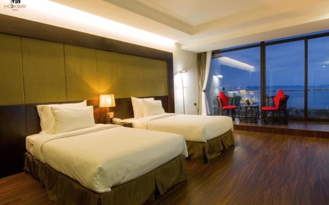 Moon Halo Hotel