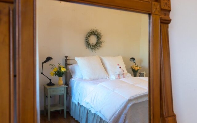 Guesthouse Cabin Near The River