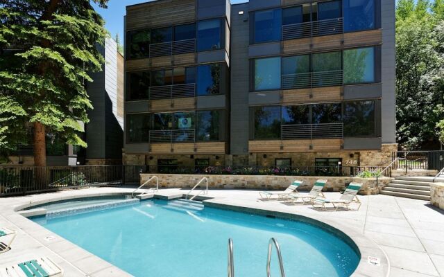 Durant Condominiums by Frias