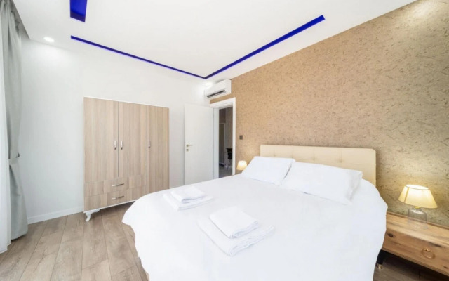 Modern and Central Flat Near Beach in Antalya