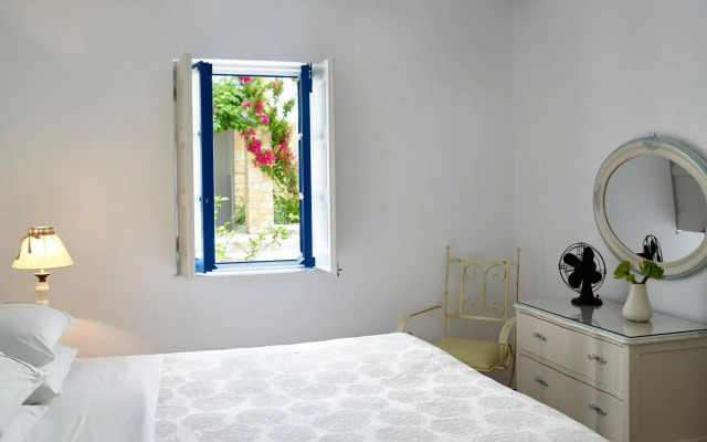 Folegandros Apartments