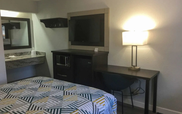Motel 6 Burnsville, MN
