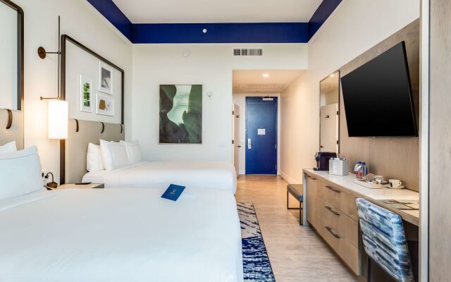 SERENA Hotel Aventura Miami, Tapestry Collection by Hilton