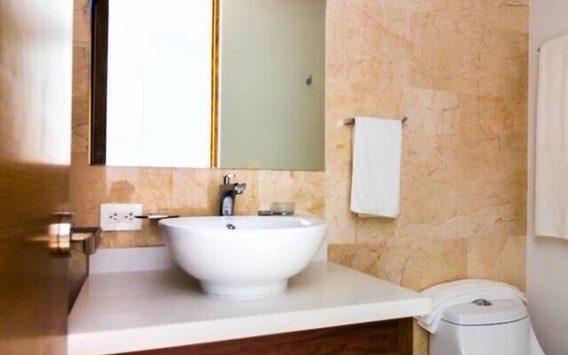 Amazing Studio, Steps to Beach, AC, Best Location