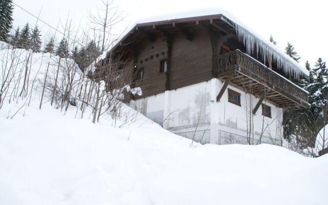 Cozy Holiday Home in Les Gets near Ski Area