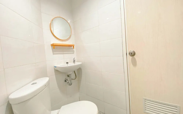 Good And Simple Look 1Br At Amartha View Apartment