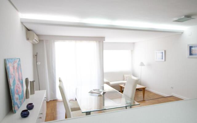Light and bright apartment in central Valencia