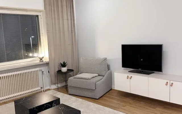 Bright & Cozy 2BR Home in Central Lahti