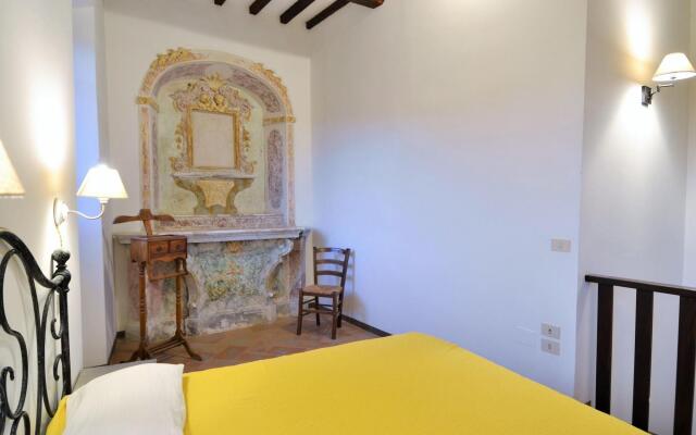 Nice apartment in Mantignana with shared pool