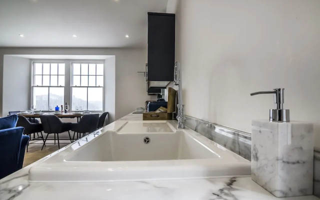Lady Tenby - 2 Bedroom Luxury Apartment