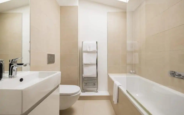 The Tooting Hideout - Dazzling 3bdr Flat With Balcony