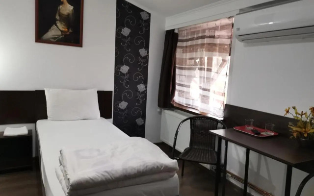 Joe Hostel
