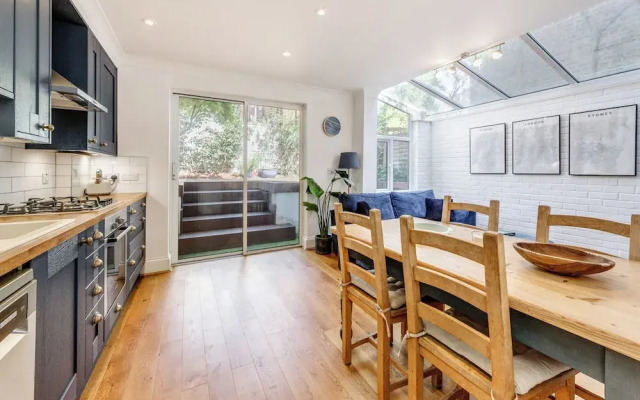 Charming Hampstead Retreat with Patio