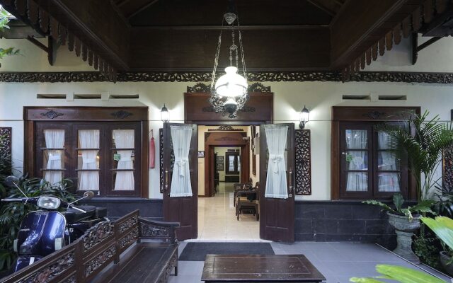 OYO 804 Ndalem Maharani Guest House