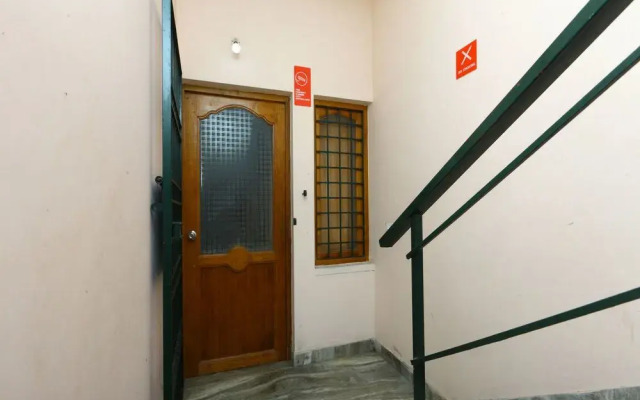 OYO 10098 Home Compact 1BHK White Town