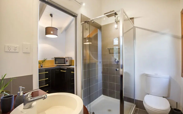 Airlie Beach Eco Cabins - Adults only