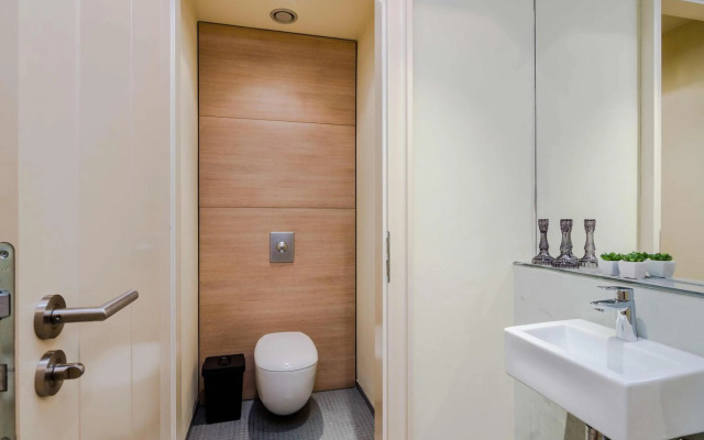 Luxury Center APT Garage Parking by Michal&Friends