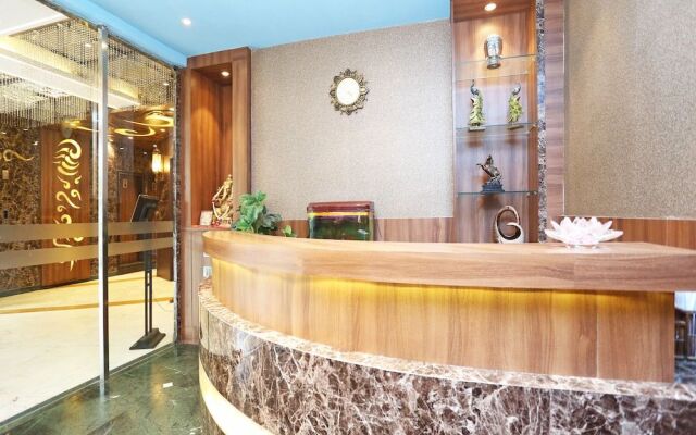 Vaccinated Staff- Capital O 3844 Hotel Kd Palace
