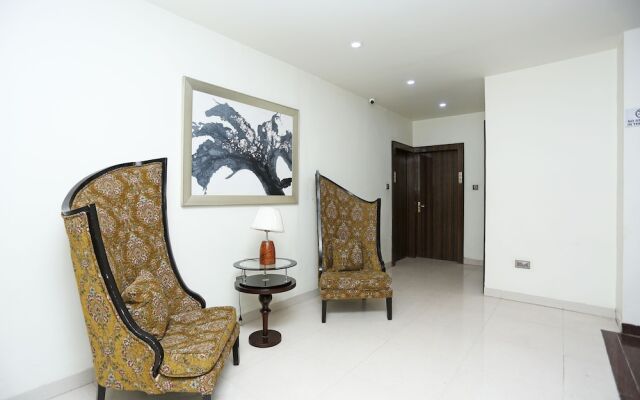 OYO 8183 Hotel Sandal Wood