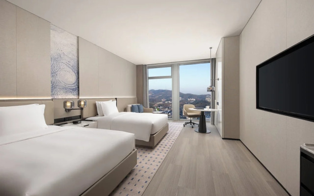 Crowne Plaza Jingmen