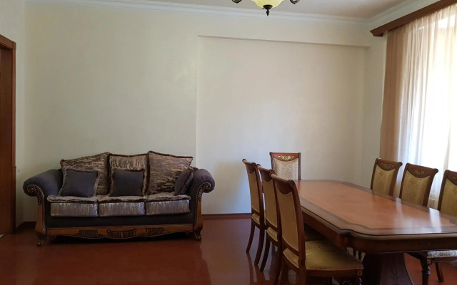 Northern Avenue 2 bedroom Deluxe apartment with Balcony HH644