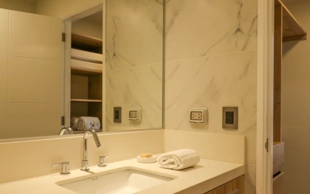 w Fascinating 1BR With Balcony in Miraflores