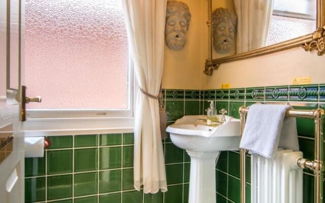 Creston Villa Guest House