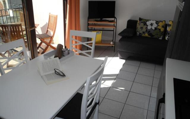 Apartment Damir with Sea View 22 pax