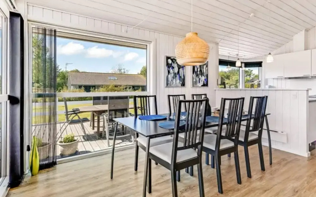 5 Star Holiday Home in Humble