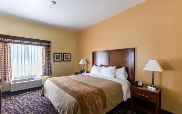 Comfort Inn and Suites North Aurora
