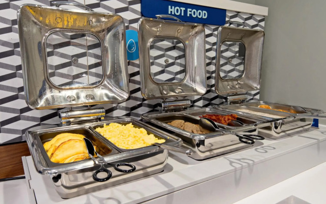 Holiday Inn Express Hotel & Suites Fresno South by IHG