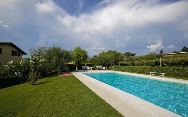 Bardolino Garden Pool Tennis on the Lake