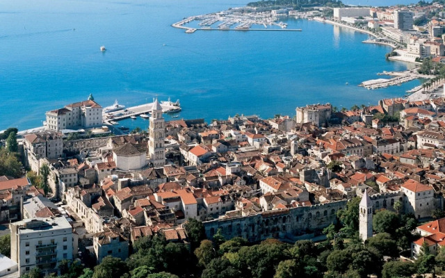 Modern apt With Terrace 4 min Walk to the Beach