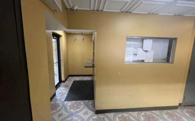 Capital O Empire Motel Chicago I-94