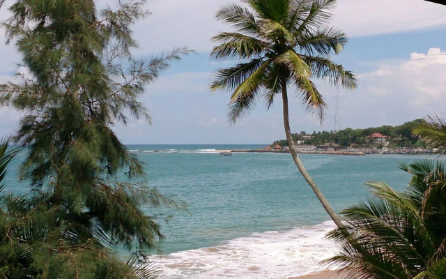 Gayana Hotel