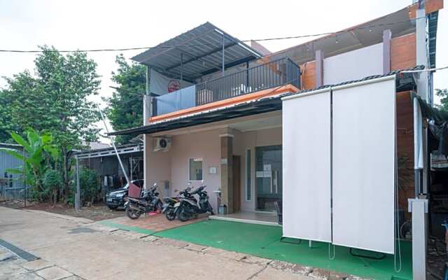 RedDoorz Syariah near Kota Cinema Mall Jatiasih