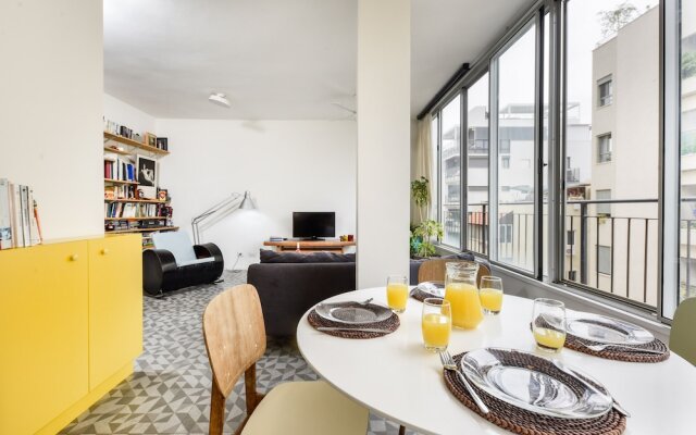 One of a kind Bright Modern and Central