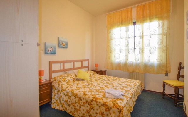 Nice Apartment in Capezzano Pianore With 3 Bedrooms and Wifi
