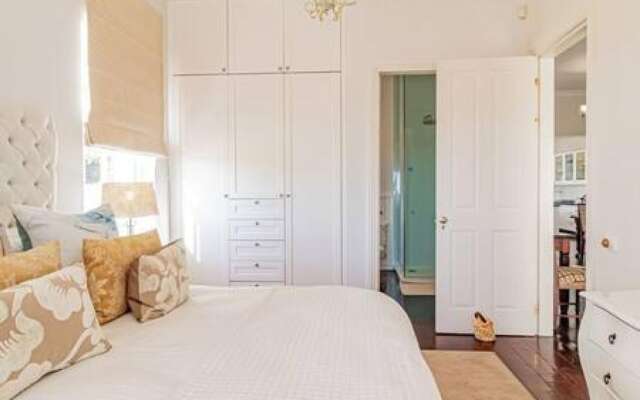 Lovely Holiday Home w Private Courtyard Six Selbourne